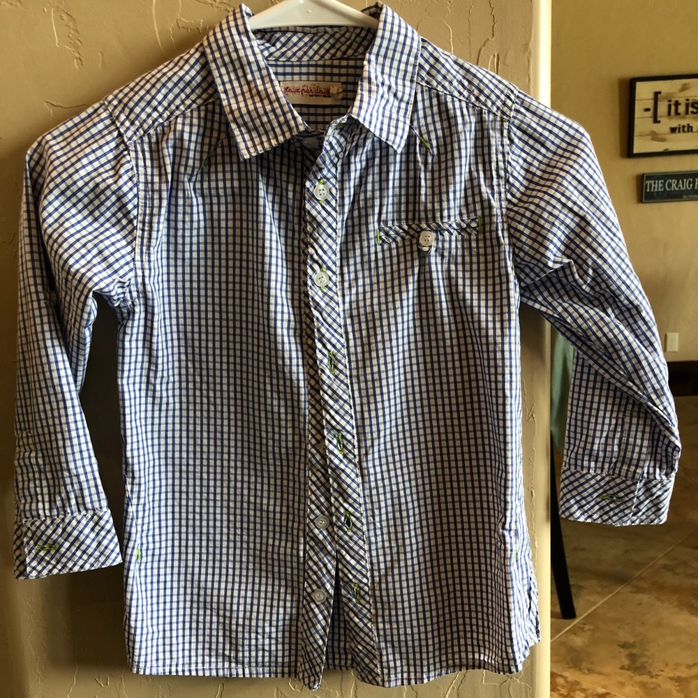 Boys long sleeved button down shirt. EUC. Size 6